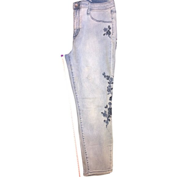 Mossimo Women’s High Rise Floral Embroidery  Cropped Jeggings Girlfriend Jeans S - Picture 6 of 8